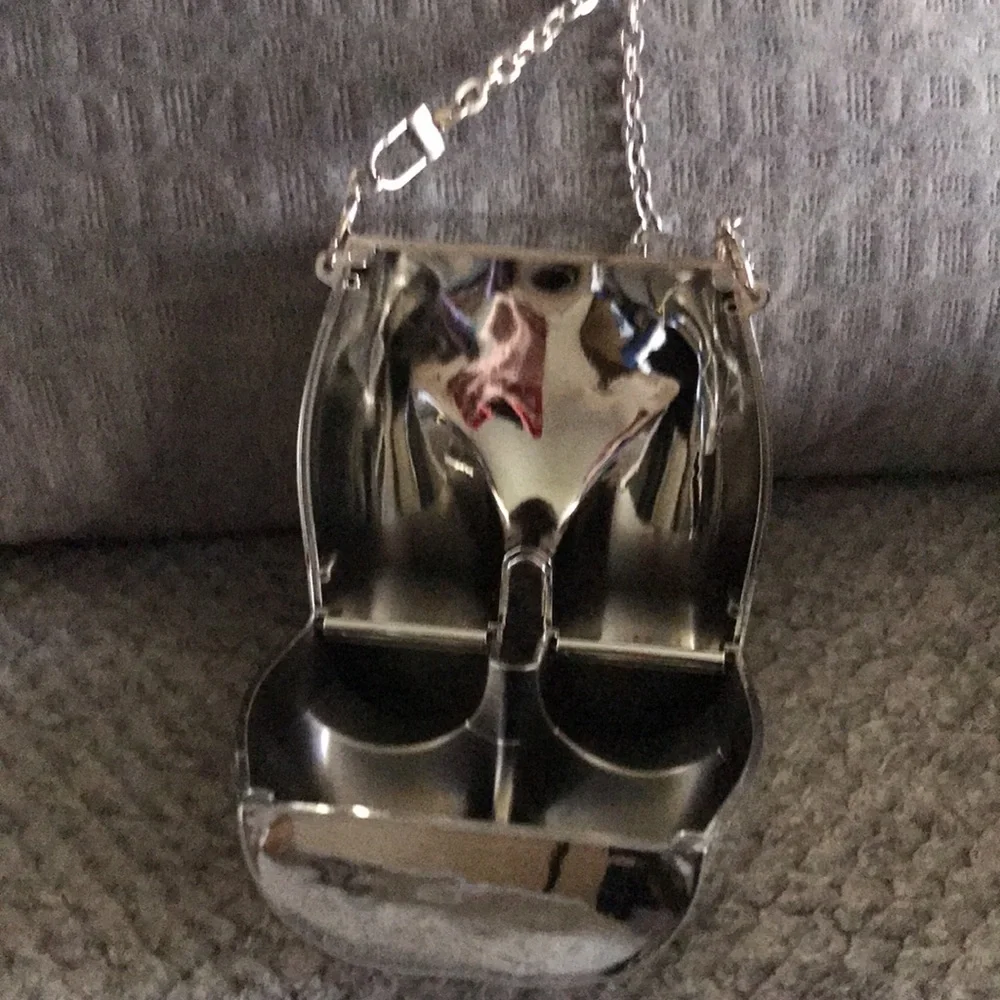 🟦Woman’s Brand New BBL Silver Metallic Crossbody Chain Bag - Picture 5 of 6